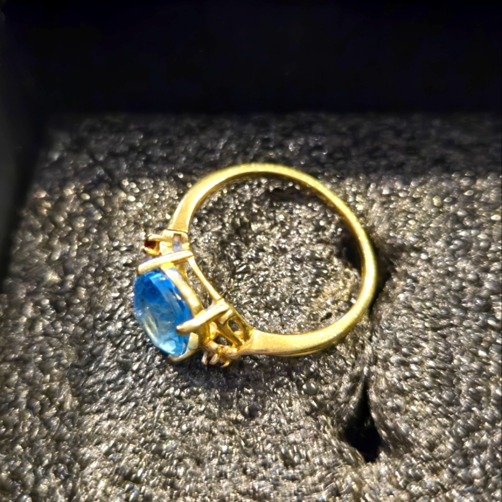 Blue topaz ring with garnet accent 14kt yellow gold